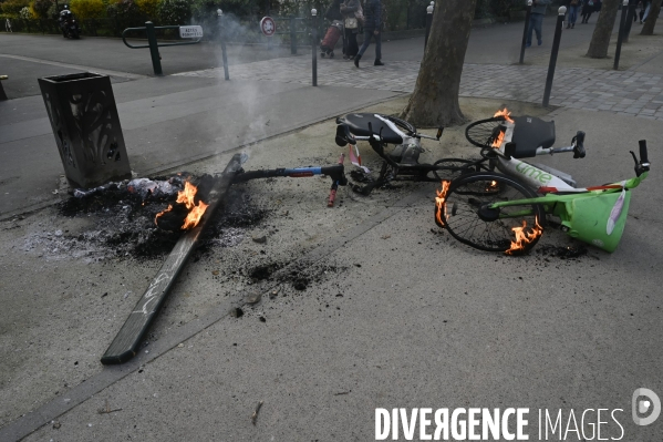 MANIFESTATION CONTRE LA REFORME DES RETRAITES, à Paris le 6/04/2023.. Dégradations sur cette 11e journée de mobilisation.