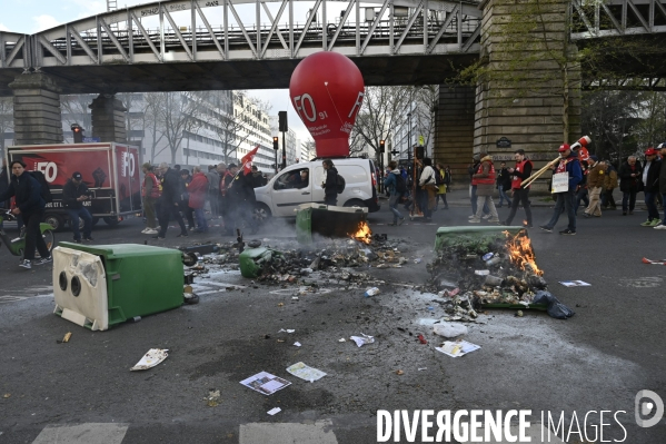 MANIFESTATION CONTRE LA REFORME DES RETRAITES, à Paris le 6/04/2023.. Dégradations sur cette 11e journée de mobilisation.