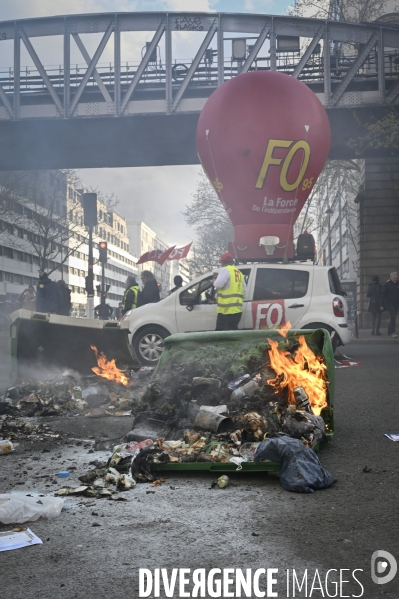 MANIFESTATION CONTRE LA REFORME DES RETRAITES, à Paris le 6/04/2023.. Dégradations sur cette 11e journée de mobilisation.