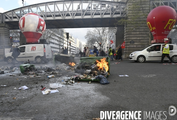 MANIFESTATION CONTRE LA REFORME DES RETRAITES, à Paris le 6/04/2023.. Dégradations sur cette 11e journée de mobilisation.