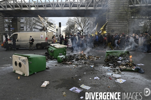 MANIFESTATION CONTRE LA REFORME DES RETRAITES, à Paris le 6/04/2023.. Dégradations sur cette 11e journée de mobilisation.