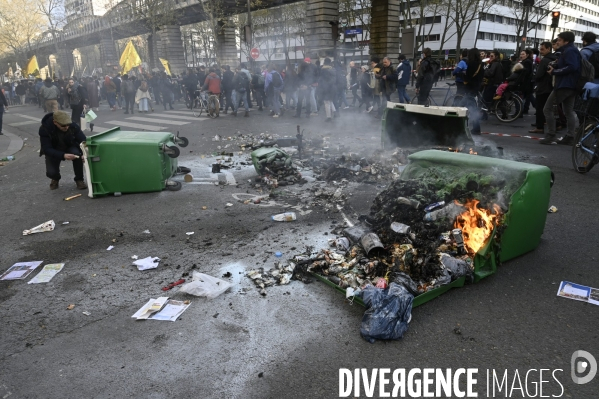 MANIFESTATION CONTRE LA REFORME DES RETRAITES, à Paris le 6/04/2023.. Dégradations sur cette 11e journée de mobilisation.