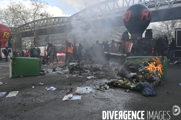 MANIFESTATION CONTRE LA REFORME DES RETRAITES, à Paris le 6/04/2023.. Dégradations sur cette 11e journée de mobilisation.