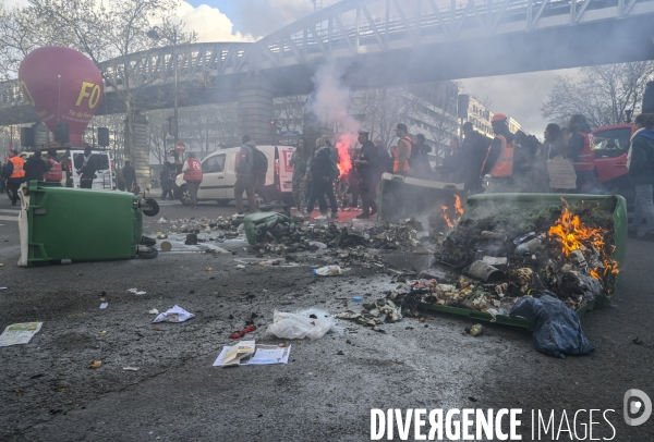 MANIFESTATION CONTRE LA REFORME DES RETRAITES, à Paris le 6/04/2023.. Dégradations sur cette 11e journée de mobilisation.