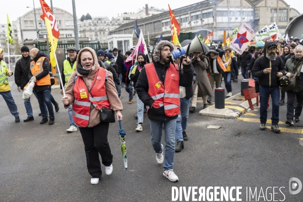 Des manifestants envahissent les locaux de BlackRock