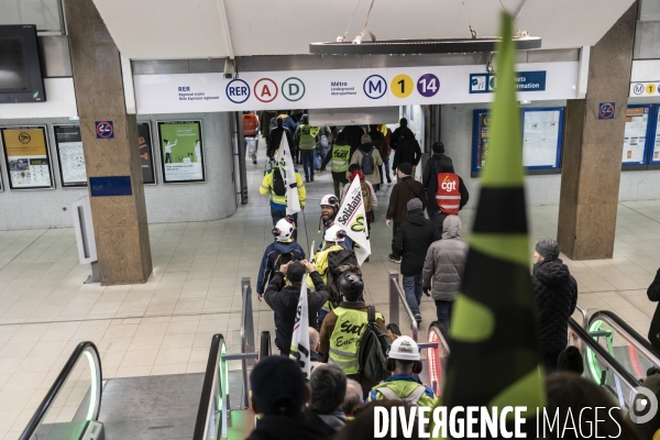 Des manifestants envahissent les locaux de BlackRock
