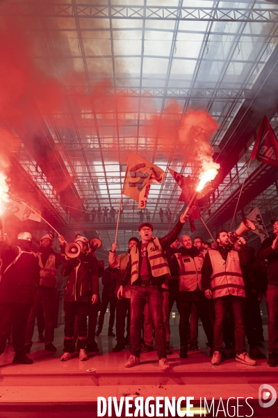 Des manifestants envahissent les locaux de BlackRock