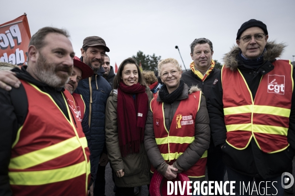 Sophie Binet, piquet de grève devant Storengy