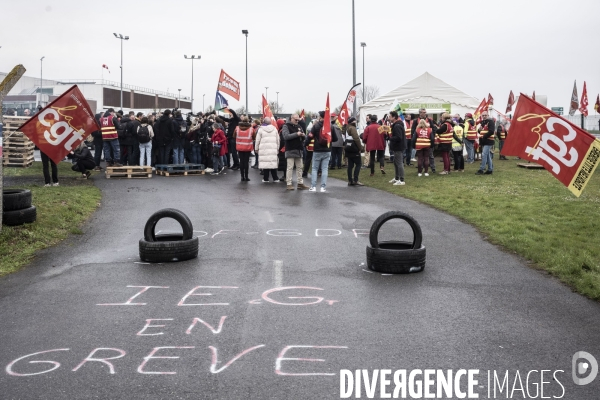 Sophie Binet, piquet de grève devant Storengy