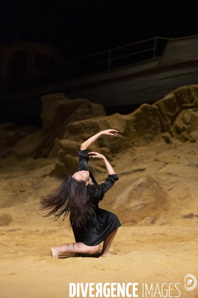 Das Stück mit dem Schiff - The Piece with the Ship de Pina Bausch