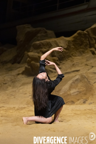 Das Stück mit dem Schiff - The Piece with the Ship de Pina Bausch