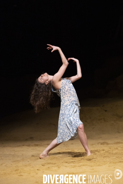 Das Stück mit dem Schiff - The Piece with the Ship de Pina Bausch