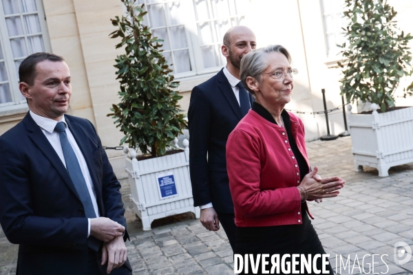 Elisabeth borne recoit les partenaires sociaux