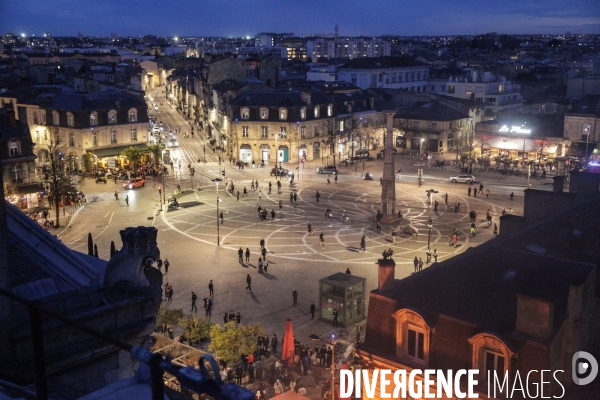 Bordeaux, Place de la Victoire la nuit.
