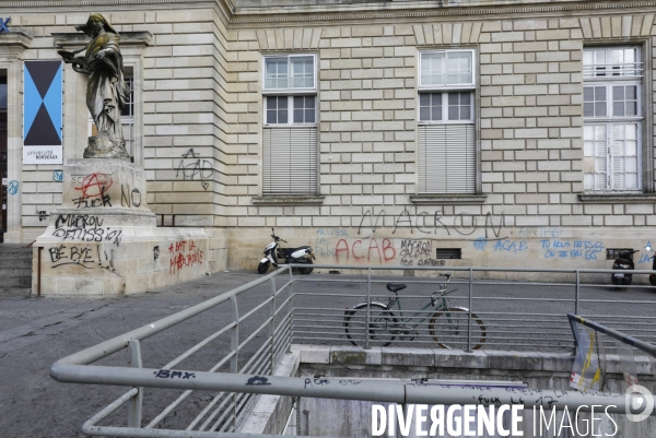 Tags et graffitis pendant les manifestations contre la réforme des retraites.