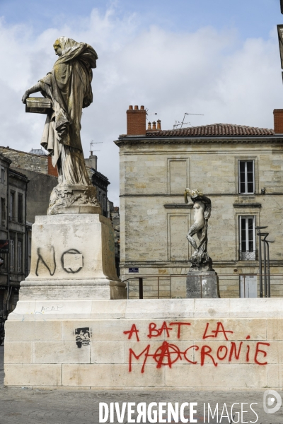 Tags et graffitis pendant les manifestations contre la réforme des retraites.