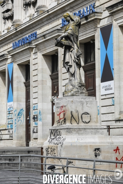 Tags et graffitis pendant les manifestations contre la réforme des retraites.