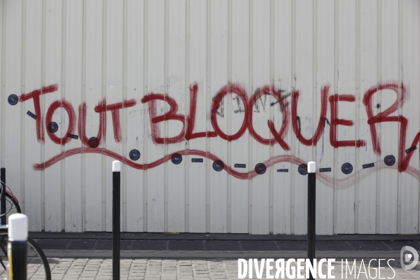 Tags et graffitis pendant les manifestations contre la réforme des retraites.