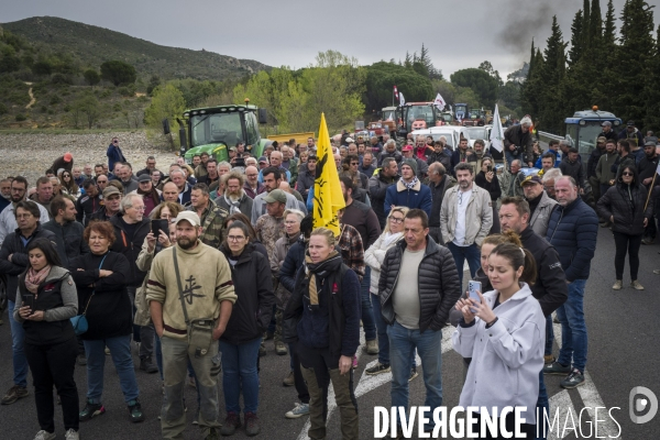 Guerre de l eau: Premiere manifestation agricole