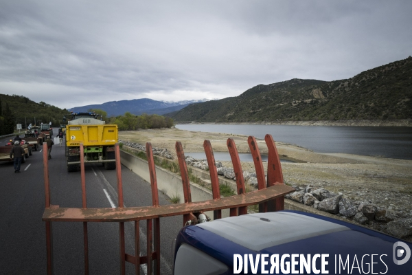 Guerre de l eau: Premiere manifestation agricole