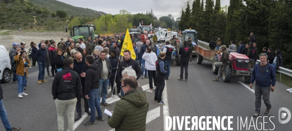 Guerre de l eau: Premiere manifestation agricole