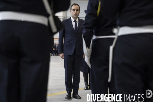 Sébastien Lecornu, ministre des Armées, sur la base aérienne 105 d Évreux