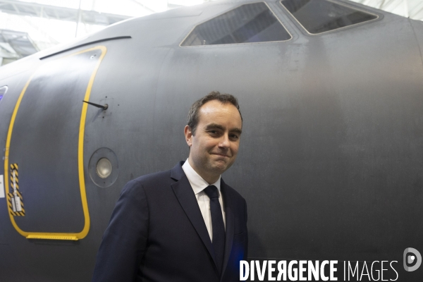 Sébastien Lecornu, ministre des Armées, sur la base aérienne 105 d Évreux