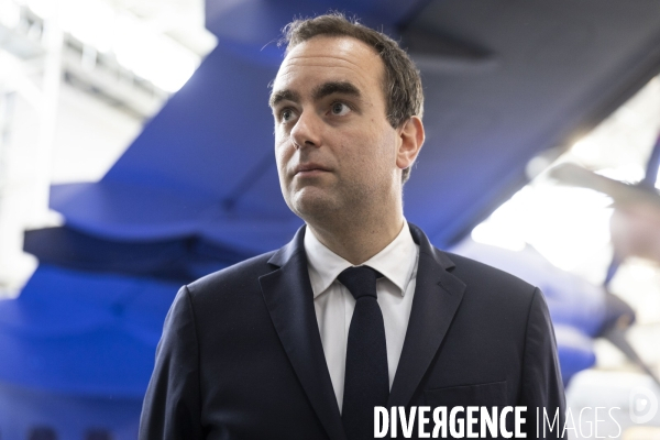 Sébastien Lecornu, ministre des Armées, sur la base aérienne 105 d Évreux