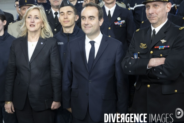 Sébastien Lecornu, ministre des Armées, sur la base aérienne 105 d Évreux