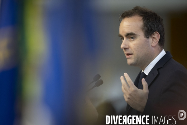 Sébastien Lecornu, ministre des Armées, sur la base aérienne 105 d Évreux