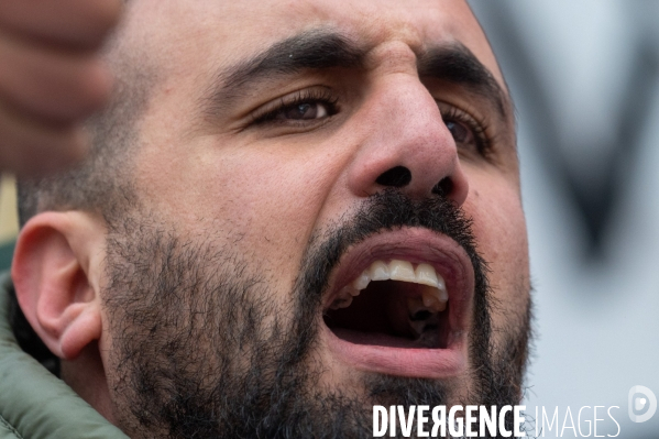 Regard de manifestants. Manifestation contre la réforme des retraites.
