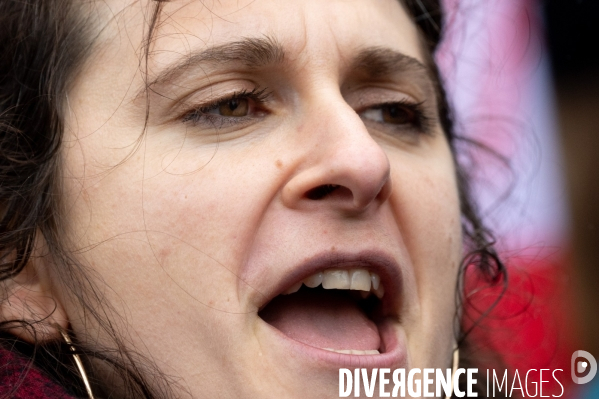 Regard de manifestants. Manifestation contre la réforme des retraites.