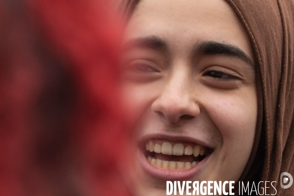 Regard de manifestants. Manifestation contre la réforme des retraites.