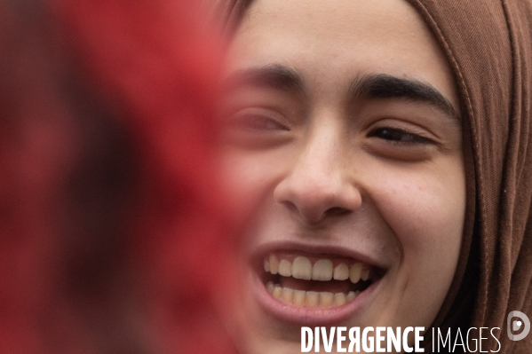 Regard de manifestants. Manifestation contre la réforme des retraites.