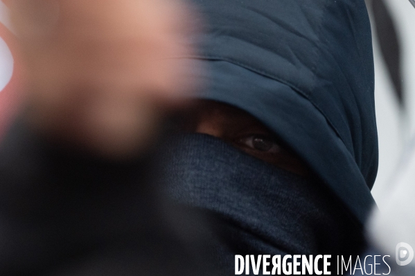 Regard de manifestants. Manifestation contre la réforme des retraites.