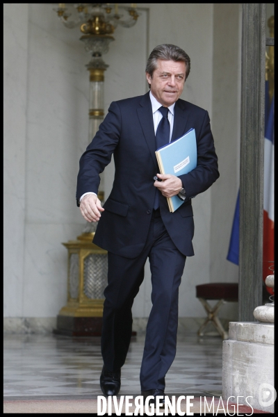 Sortie du conseil des ministres