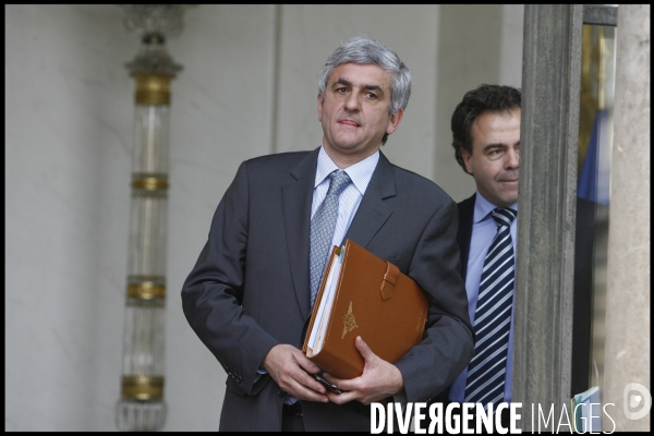 Sortie du conseil des ministres