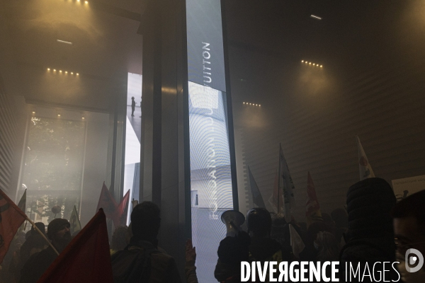 Reforme des retraites - AG Cheminots et envahissement du siege de LVMH