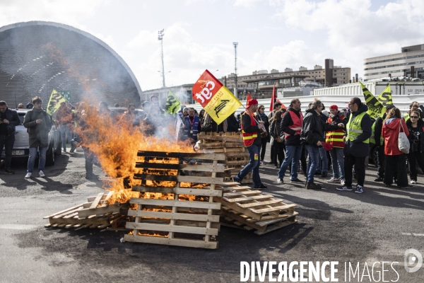 Reforme des retraites - AG Cheminots et envahissement du siege de LVMH