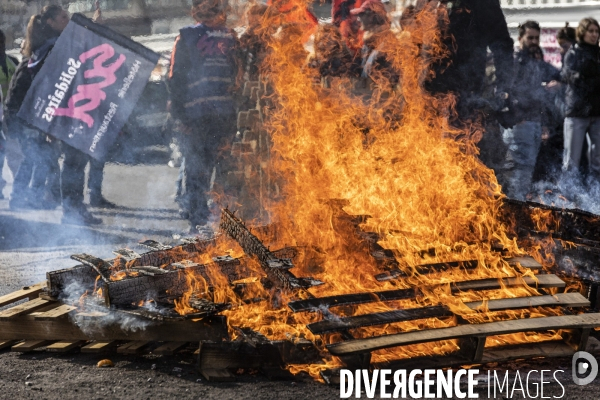 Reforme des retraites - AG Cheminots et envahissement du siege de LVMH