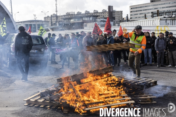 Reforme des retraites - AG Cheminots et envahissement du siege de LVMH