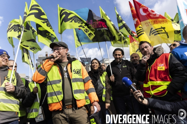 Reforme des retraites - AG Cheminots et envahissement du siege de LVMH