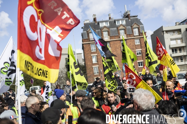 Reforme des retraites - AG Cheminots et envahissement du siege de LVMH