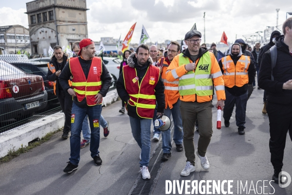 Reforme des retraites - AG Cheminots et envahissement du siege de LVMH