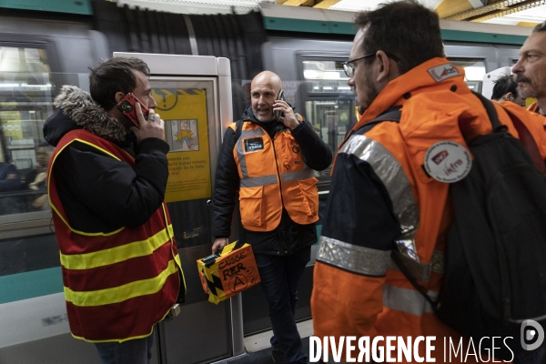 Reforme des retraites - AG Cheminots et envahissement du siege de LVMH
