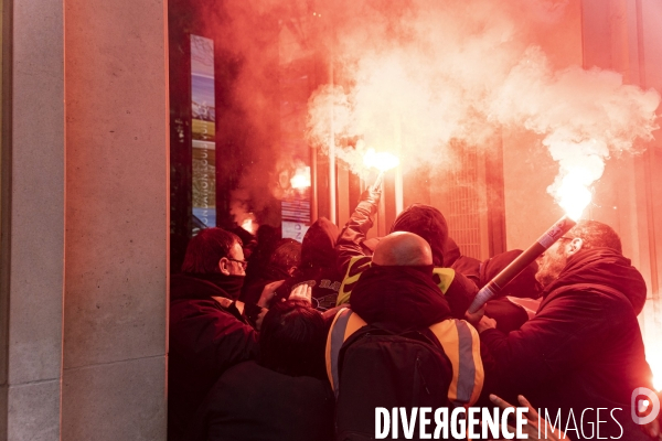 Reforme des retraites - AG Cheminots et envahissement du siege de LVMH
