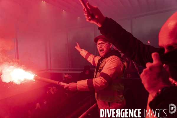 Reforme des retraites - AG Cheminots et envahissement du siege de LVMH