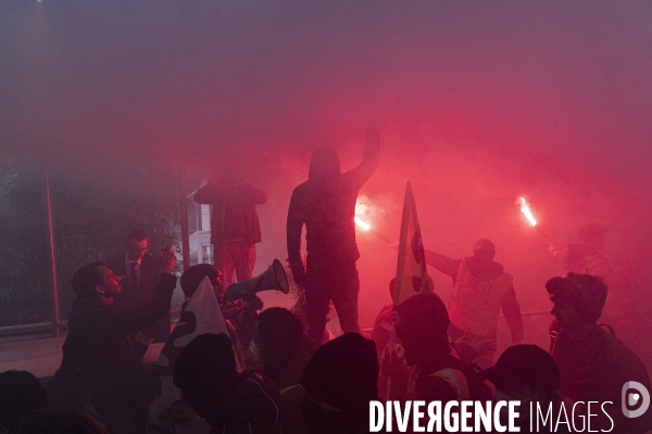 Reforme des retraites - AG Cheminots et envahissement du siege de LVMH