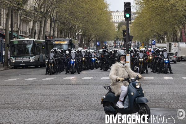 Reforme des retraites - AG Cheminots et envahissement du siege de LVMH