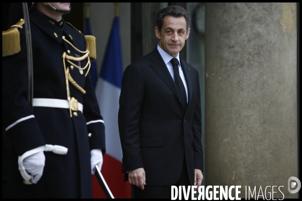 Nicolas sarkozy recoit le president de l  autorite palestinienne mahmoud abbas pour un entretien dejeuner suivi d une conference de presse